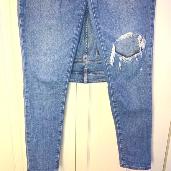 Levi’s | Women’s 711 Skinny Jeans - Picture 3 of 5